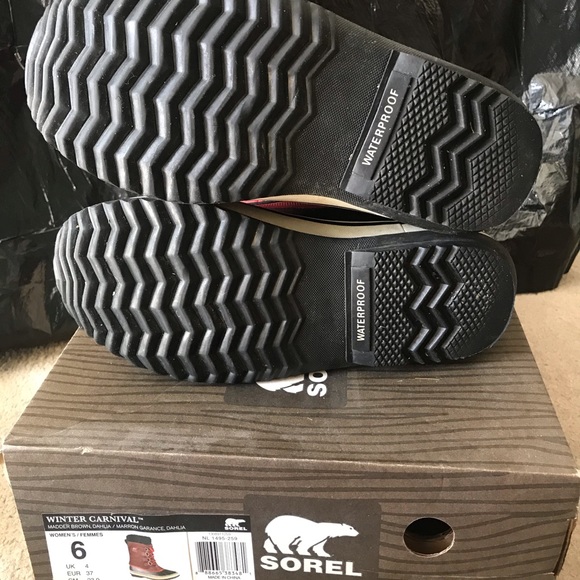 SOREL winter Carnival boots (95% New) - Picture 5 of 6